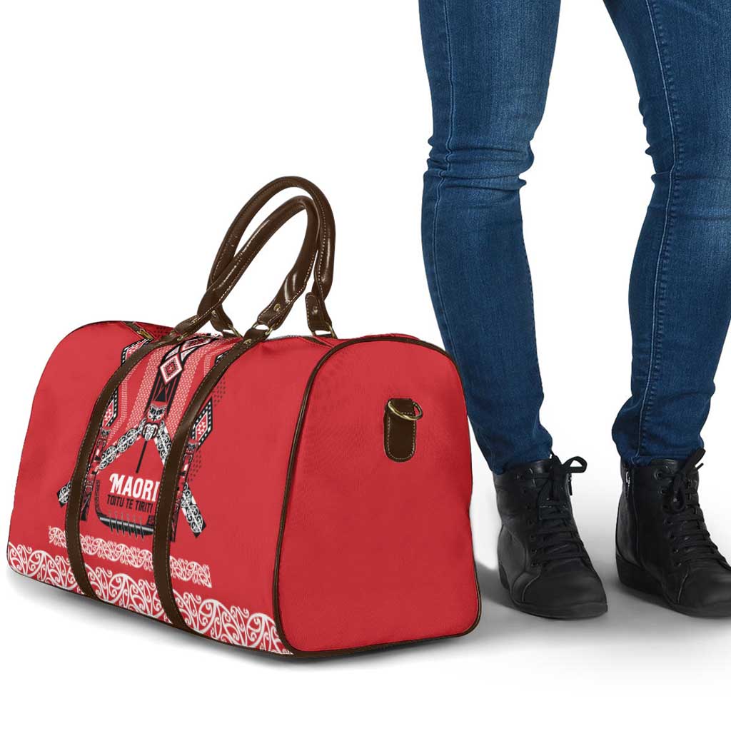 Toitu Te Tiriti Waitangi Travel Bag Red Wharenui House - Polynesian Pride