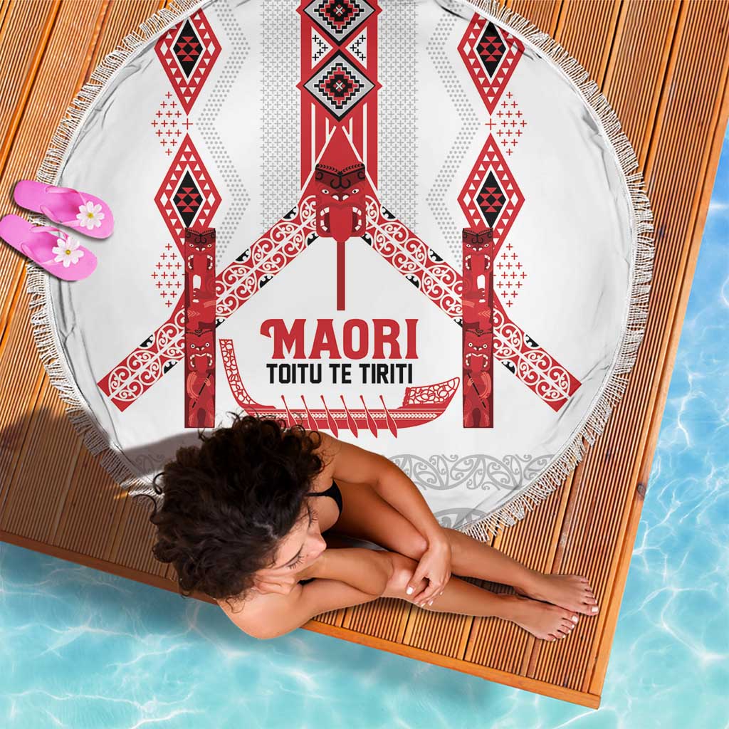 Toitu Te Tiriti Waitangi Beach Blanket White Wharenui House - Polynesian Pride