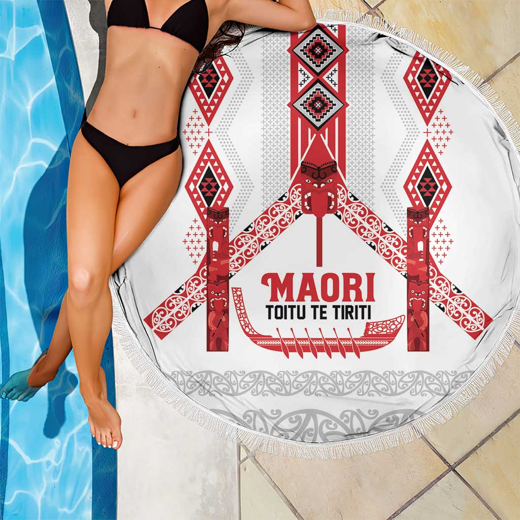 Toitu Te Tiriti Waitangi Beach Blanket White Wharenui House - Polynesian Pride