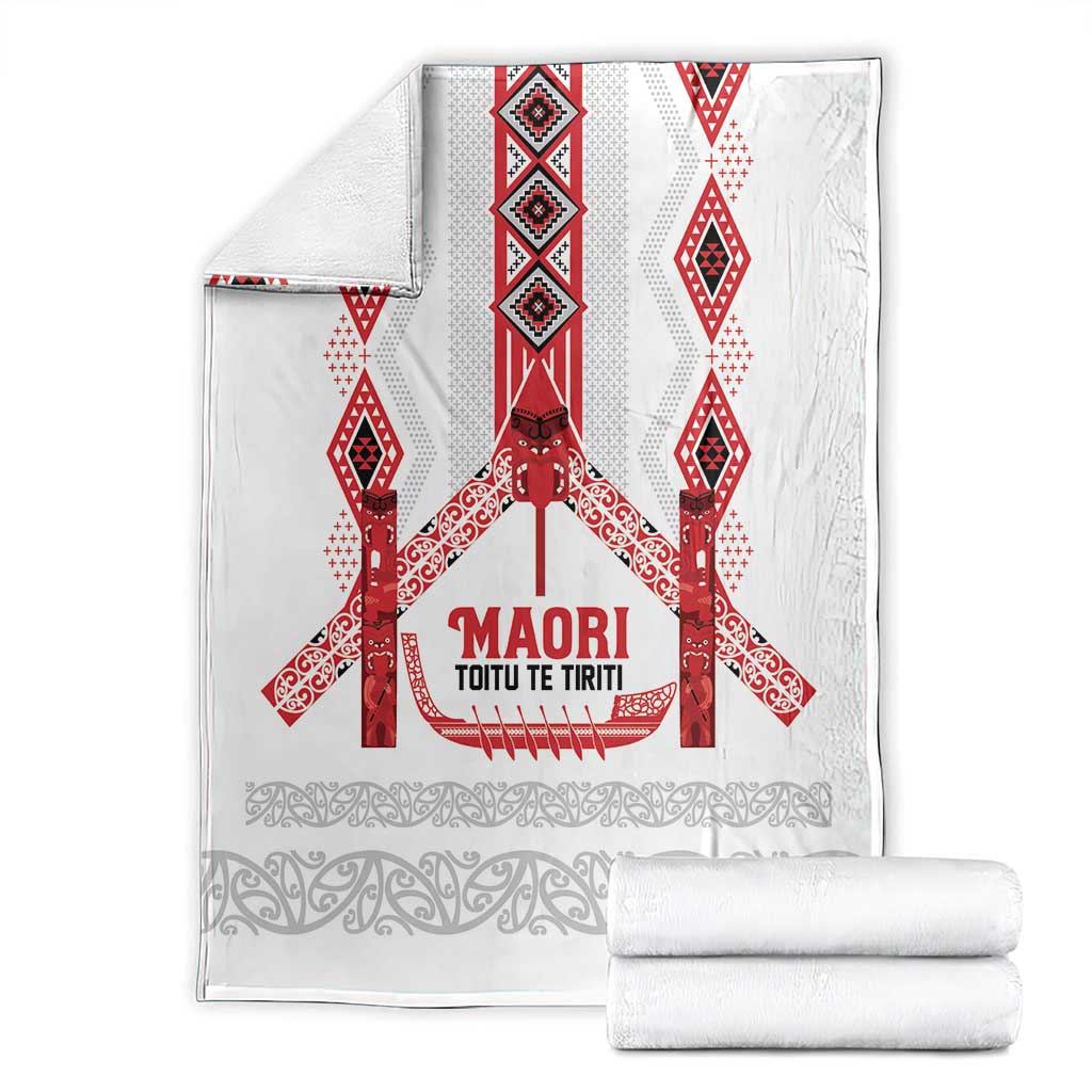 Toitu Te Tiriti Waitangi Blanket White Wharenui House - Polynesian Pride