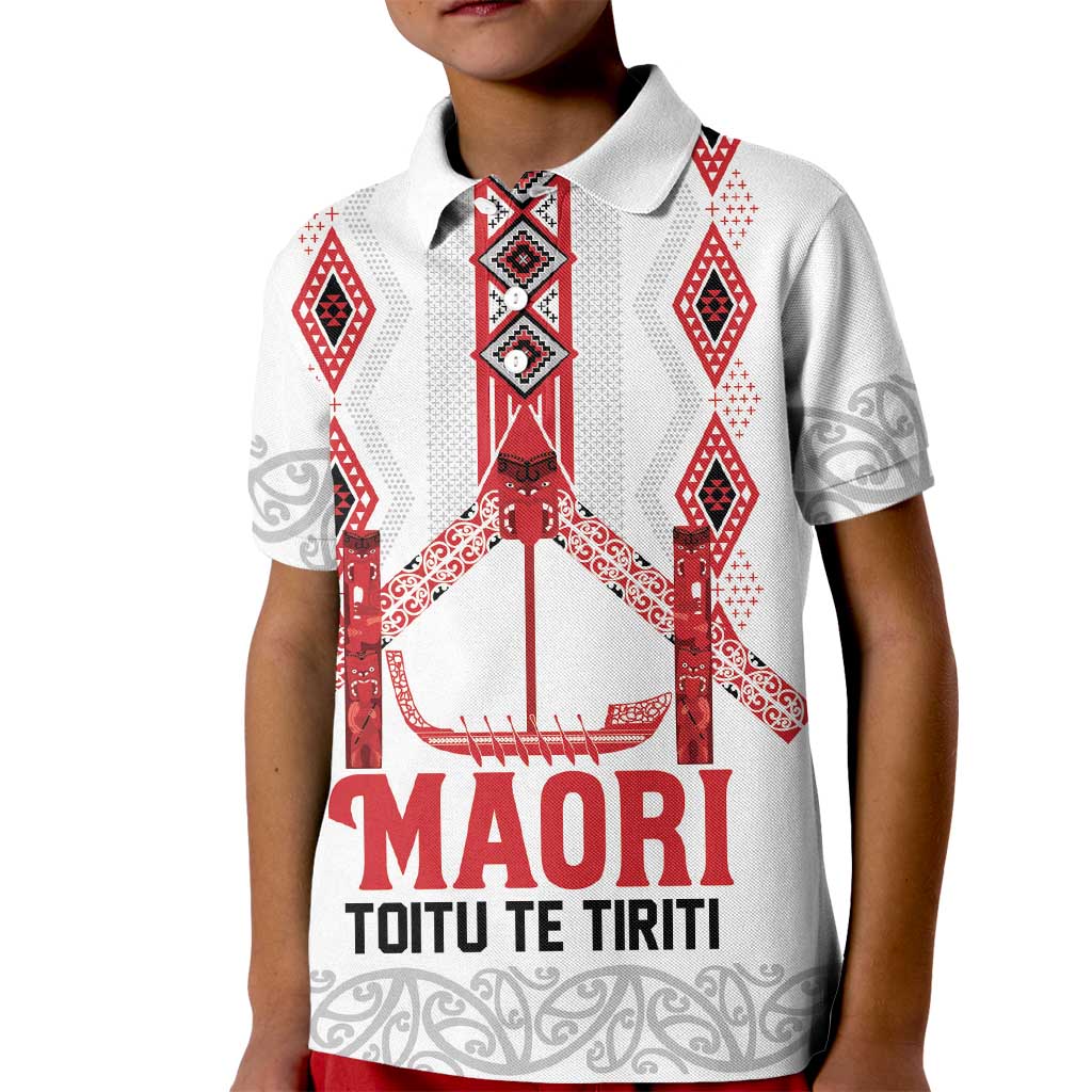 Toitu Te Tiriti Waitangi Kid Polo Shirt White Wharenui House LT9 Kid white - Polynesian Pride