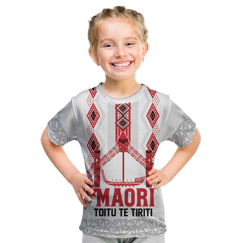 Toitu Te Tiriti Waitangi Kid T Shirt White Wharenui House LT9 white - Polynesian Pride