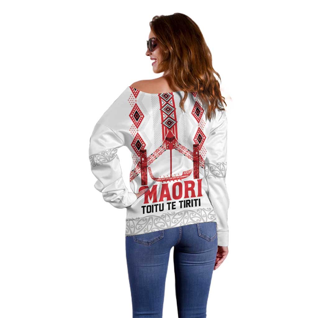 Toitu Te Tiriti Waitangi Off Shoulder Sweater White Wharenui House LT9 - Polynesian Pride