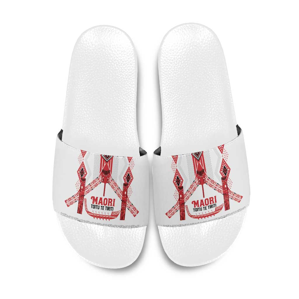 Toitu Te Tiriti Waitangi Slide Sandals White Wharenui House - Polynesian Pride
