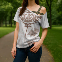 New Zealand Manta Ray Tattoo Cross Shoulder Shirt Aotearoa Maori Haehae Beige - Polynesian Pride