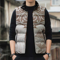 New Zealand Manta Ray Tattoo Sleeveless Puffer Jacket Aotearoa Maori Haehae Beige - Polynesian Pride