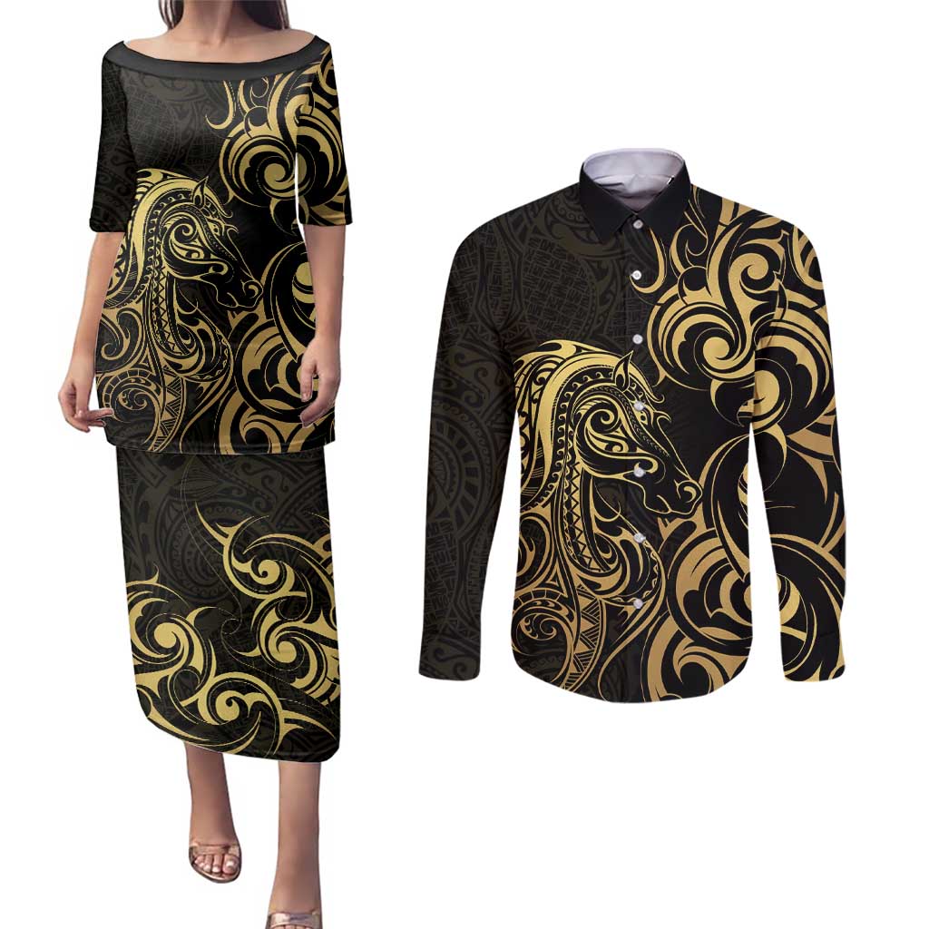 Gold And Black Aotearoa Horse Racing Couples Matching Puletasi and Long Sleeve Button Shirt NZ Maori Pattern LT14 Black - Polynesian Pride