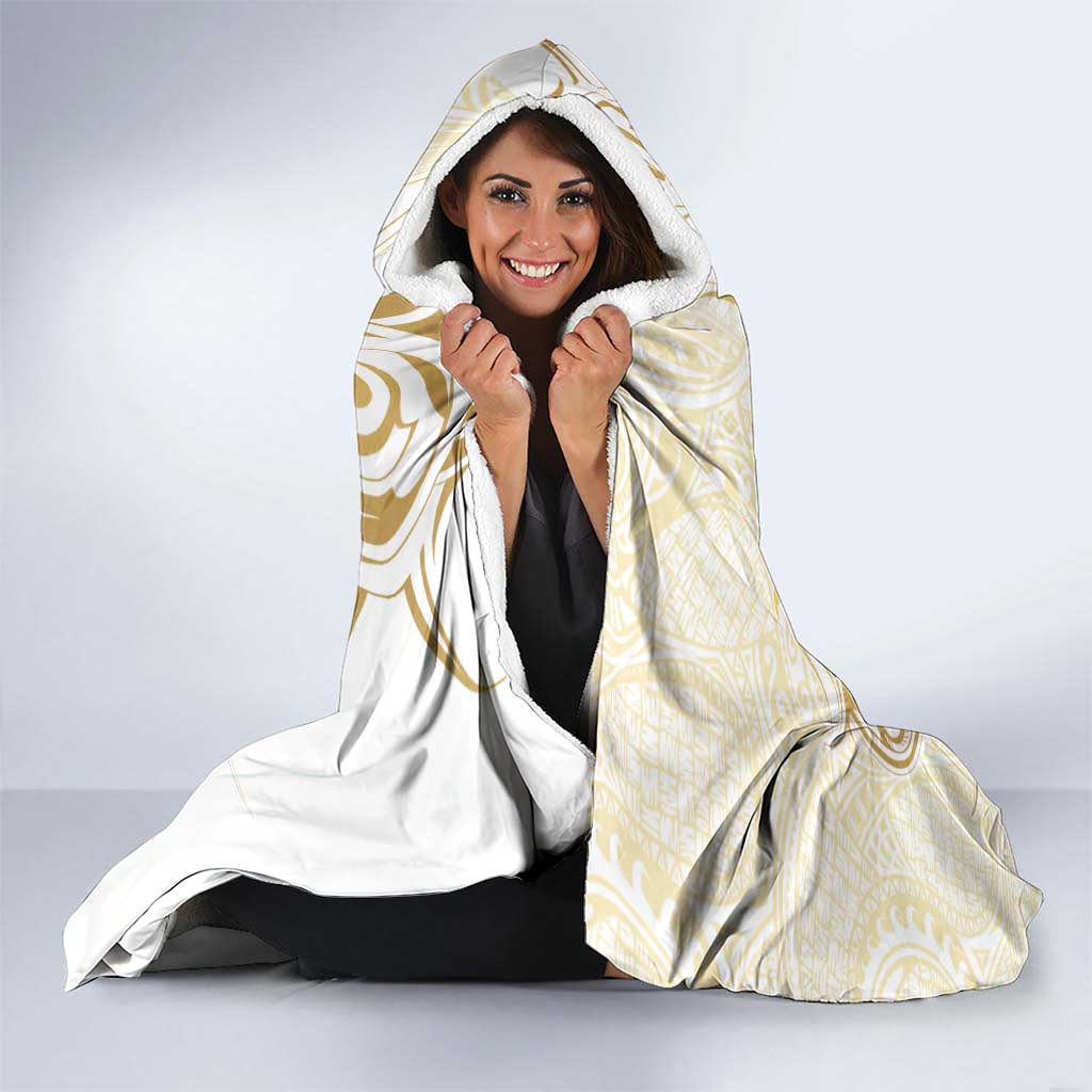 Gold And White Aotearoa Horse Racing Hooded Blanket NZ Maori Pattern LT14 - Polynesian Pride