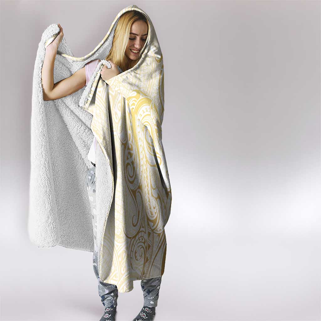 Gold And White Aotearoa Horse Racing Hooded Blanket NZ Maori Pattern LT14 - Polynesian Pride