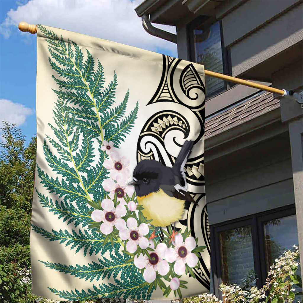 Endemic Tomtit New Zealand Garden Flag Miromiro Manuka Silver Fern Maori Pattern LT14 - Polynesian Pride