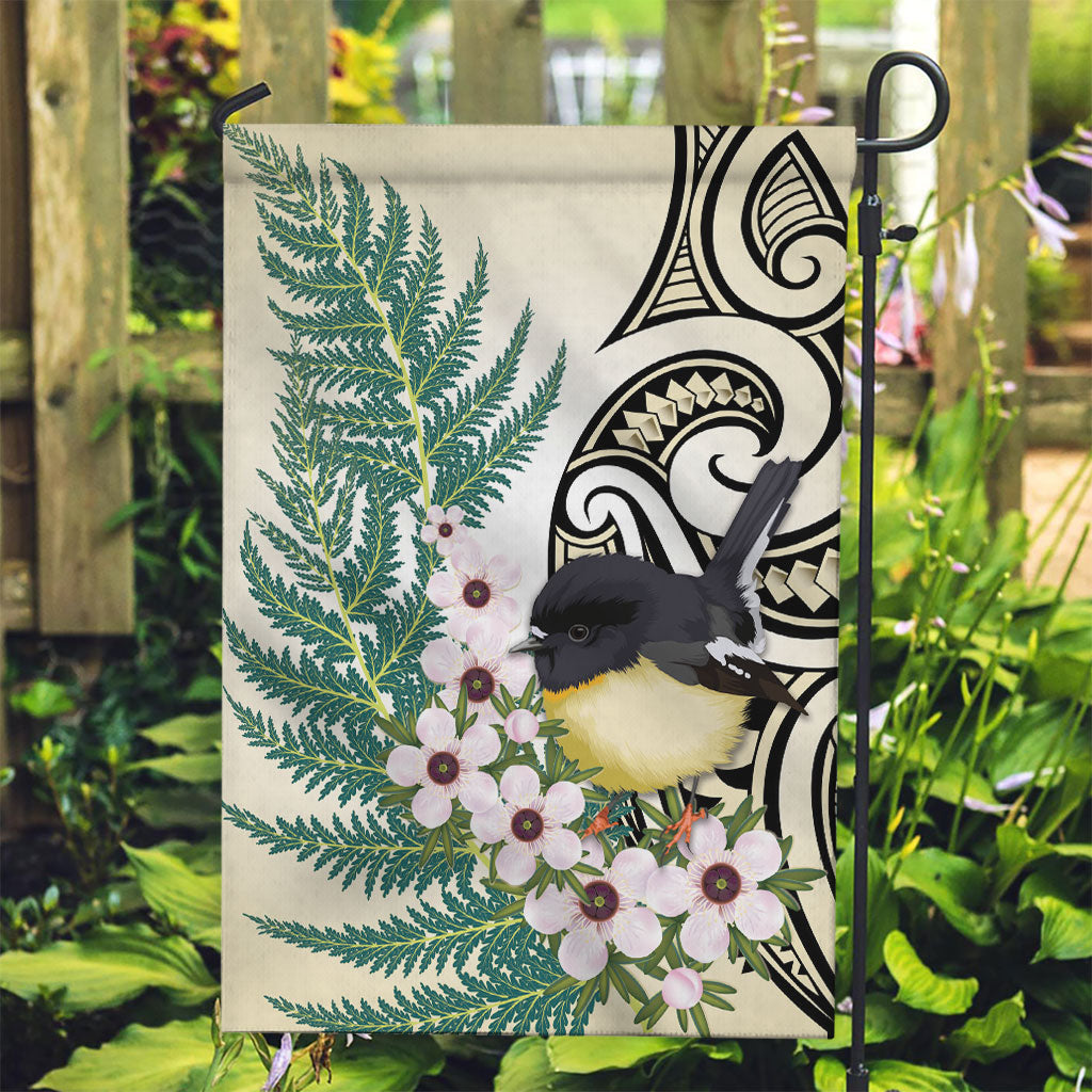 Endemic Tomtit New Zealand Garden Flag Miromiro Manuka Silver Fern Maori Pattern LT14 Garden Flag Cream - Polynesian Pride