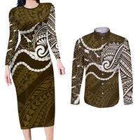 Aloha Hawaii Kalo Pikake Lei Couples Matching Long Sleeve Bodycon Dress and Long Sleeve Button Shirt Chest Tattoo Gold Hawaiian Pattern