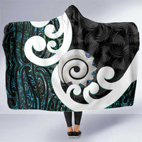 Aotearoa Koru Hooded Blanket Cyan Maori Paua Shell Mix Silver Fern LT14 One Size Black - Polynesian Pride