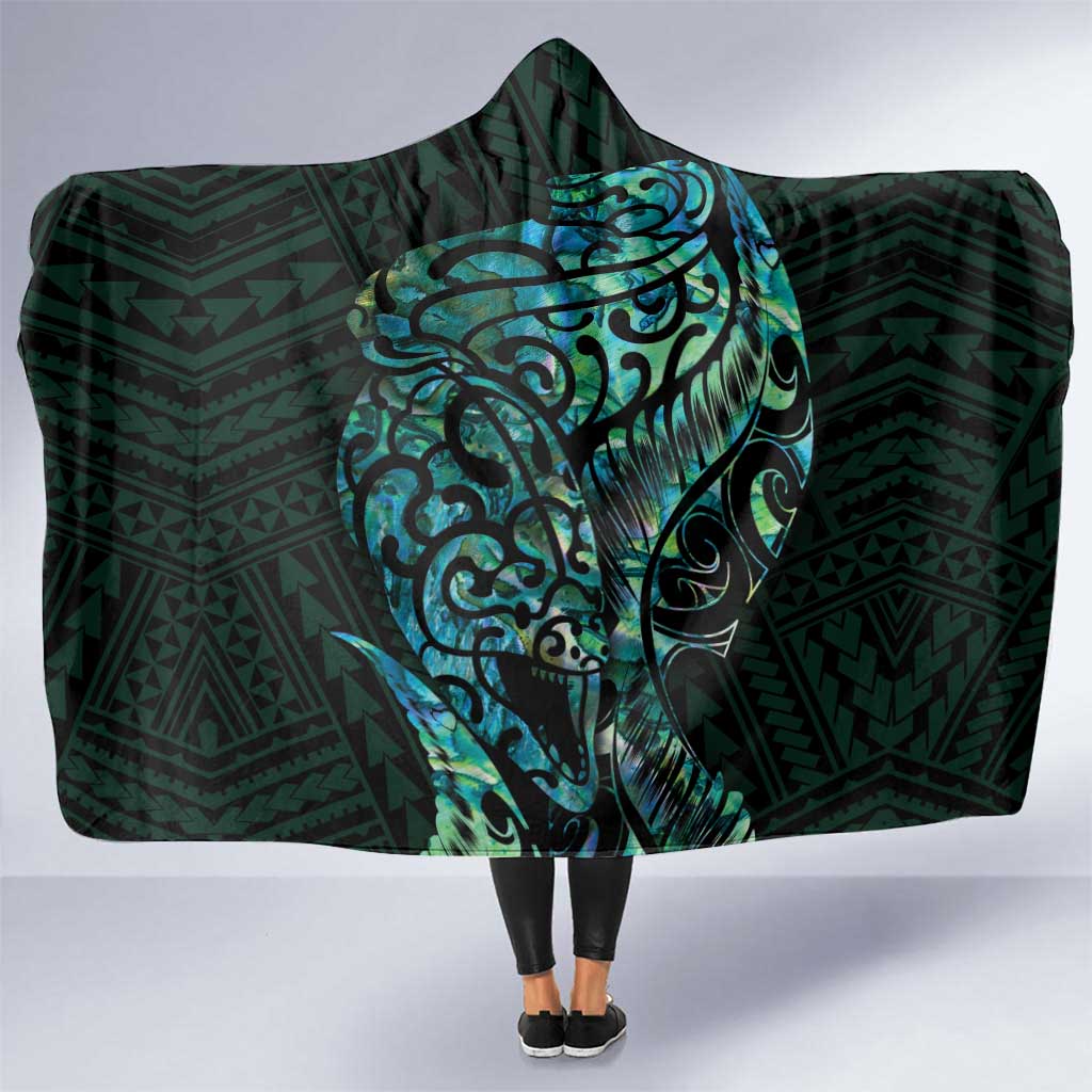 New Zealand Eel Hooded Blanket Tuna Aotearoa Maori With Paua Shell - Turquoise