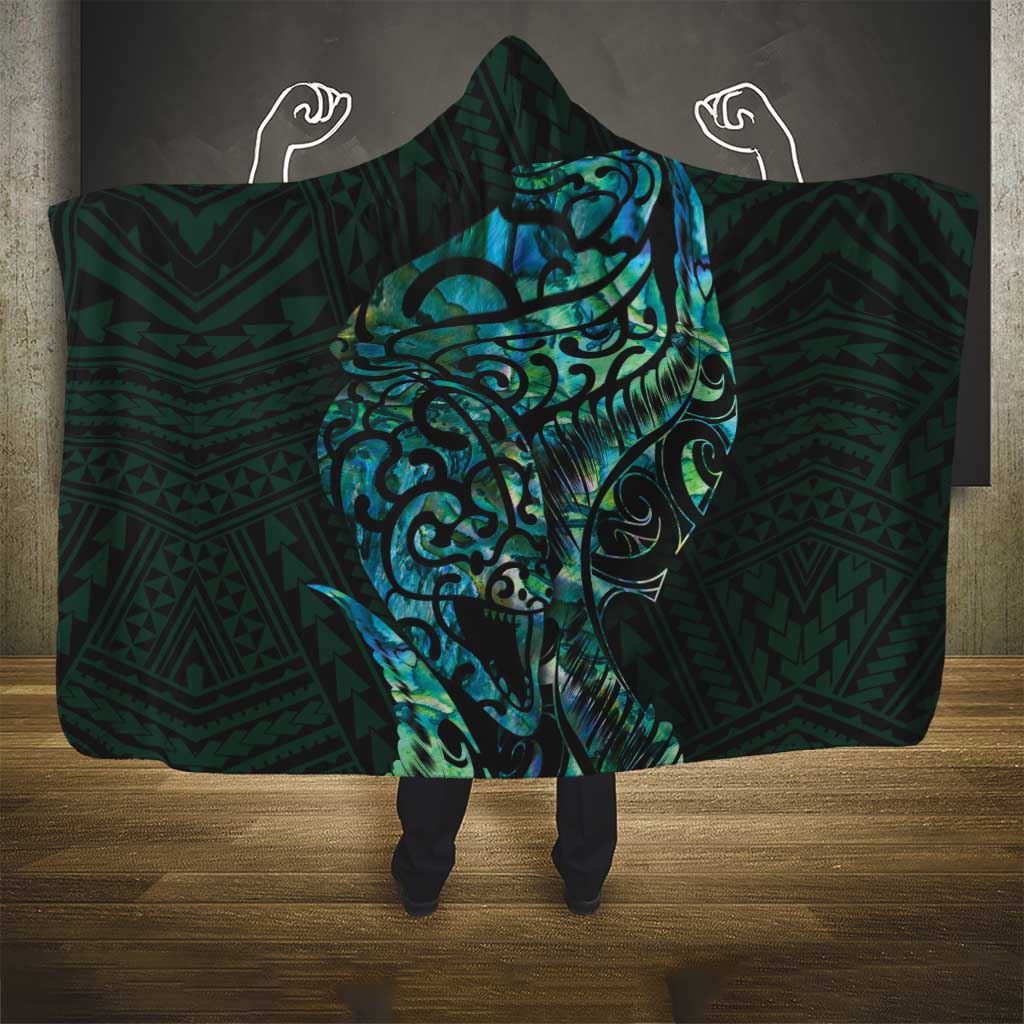 New Zealand Eel Hooded Blanket Tuna Aotearoa Maori With Paua Shell - Turquoise LT14 - Polynesian Pride
