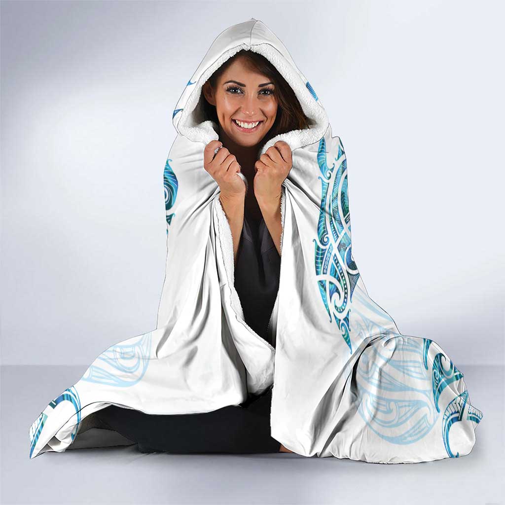 New Zealand Manta Ray Tattoo Hooded Blanket Aotearoa Maori Haehae Paua Shell - Polynesian Pride