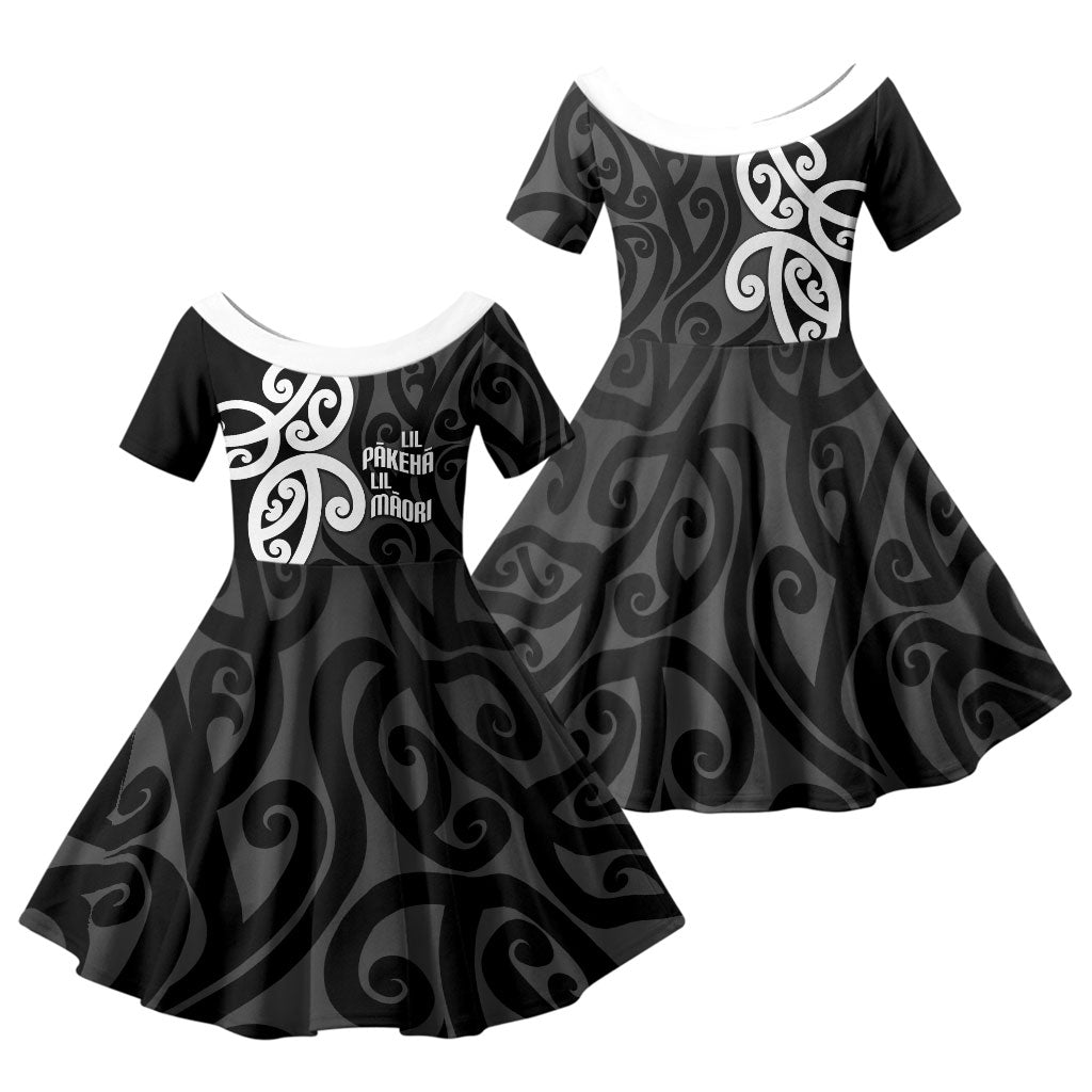 Lil Pakeha Lil Maori New Zealand Family Matching Off Shoulder Maxi Dress and Hawaiian Shirt Kiwi Proud Mangopare Pattern LT14 Daughter's Dress Black - Polynesian Pride