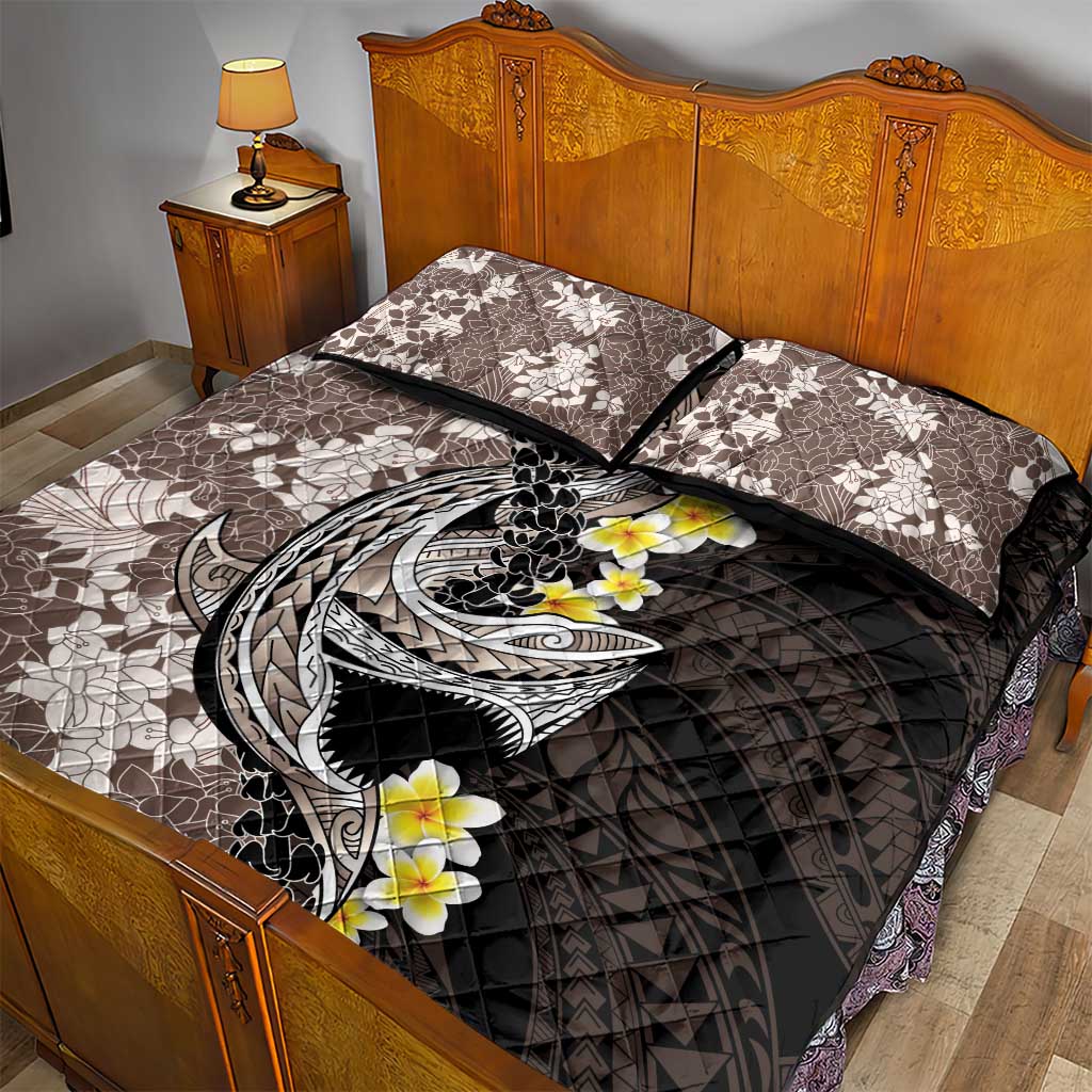 Brown and Black Hawaii Shark Tattoo Quilt Bed Set Puakenikeni Lei Plumeria Polynesian Pattern - Polynesian Pride