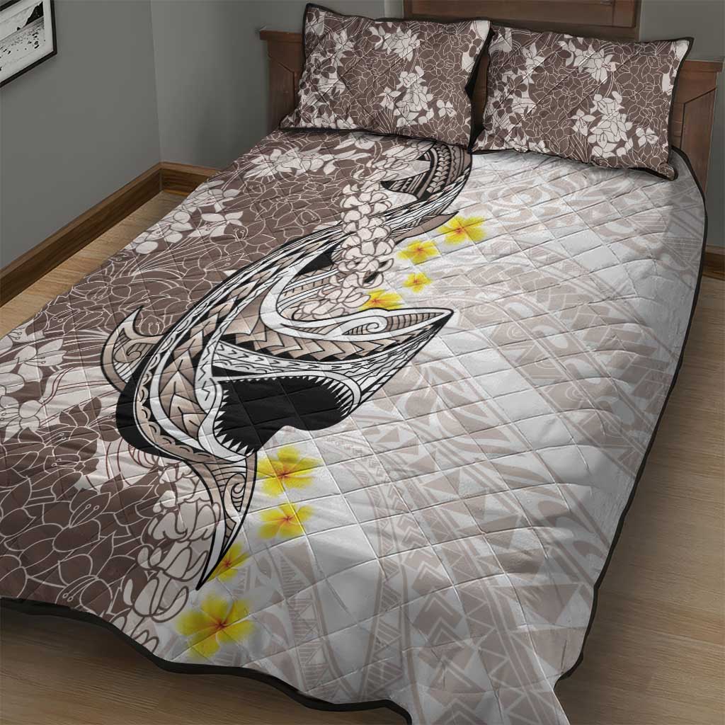 Brown and White Hawaii Shark Tattoo Quilt Bed Set Puakenikeni Lei Plumeria Polynesian Pattern - Polynesian Pride