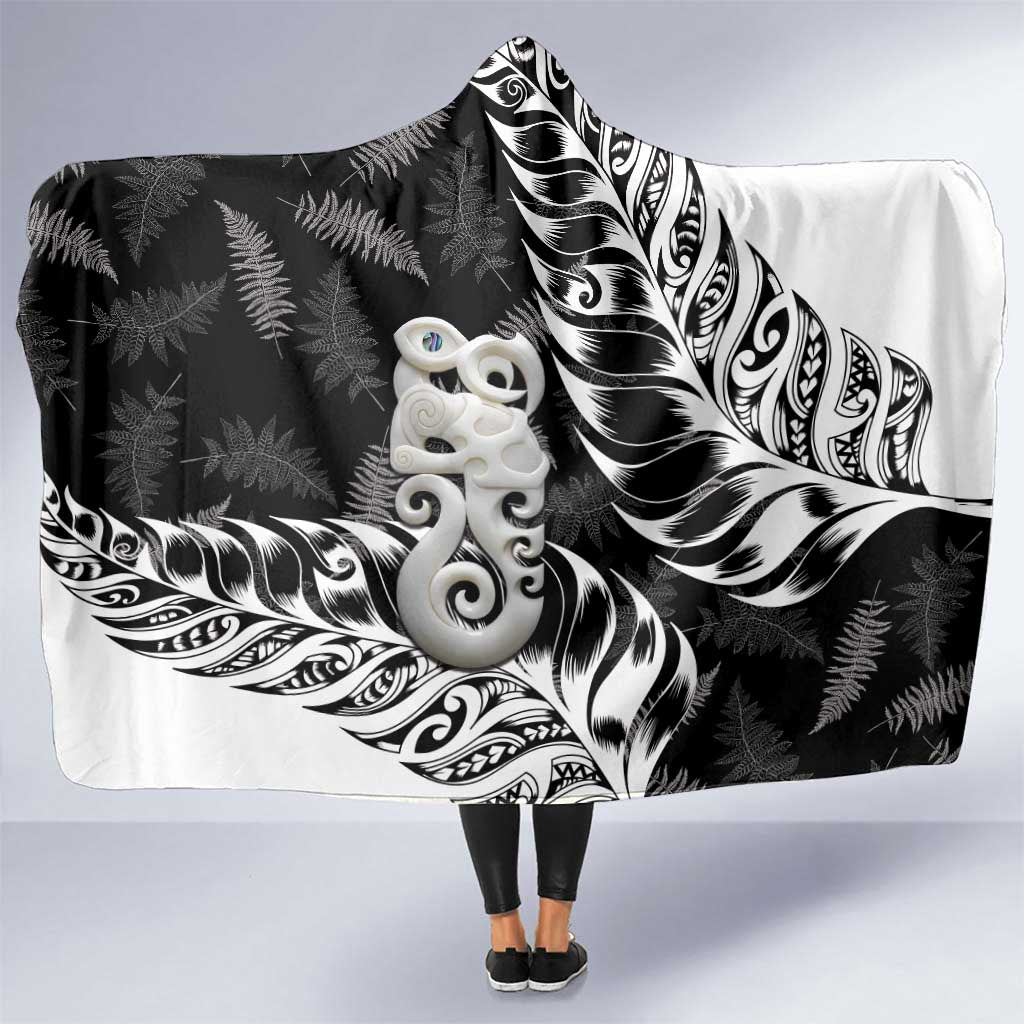 Aotearoa Manaia NZ Maori Silver Fern Hooded Blanket LT14 One Size Black - Polynesian Pride