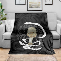 Black New Zealand Eel Blanket Aotearoa Maori Tuna With Kotiate Weapon LT14 - Polynesian Pride