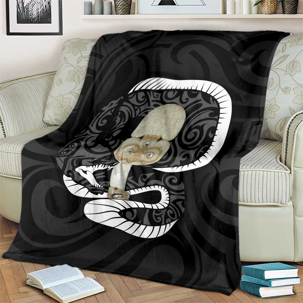 Black New Zealand Eel Blanket Aotearoa Maori Tuna With Kotiate Weapon LT14 - Polynesian Pride