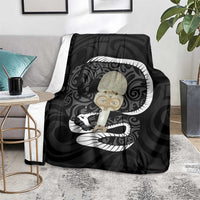 Black New Zealand Eel Blanket Aotearoa Maori Tuna With Kotiate Weapon LT14 - Polynesian Pride