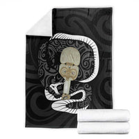 Black New Zealand Eel Blanket Aotearoa Maori Tuna With Kotiate Weapon LT14 - Polynesian Pride