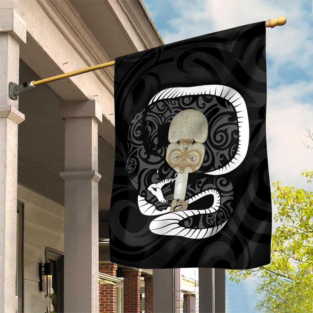 Black New Zealand Eel Garden Flag Aotearoa Maori Tuna With Kotiate Weapon LT14 House Flag Black - Polynesian Pride