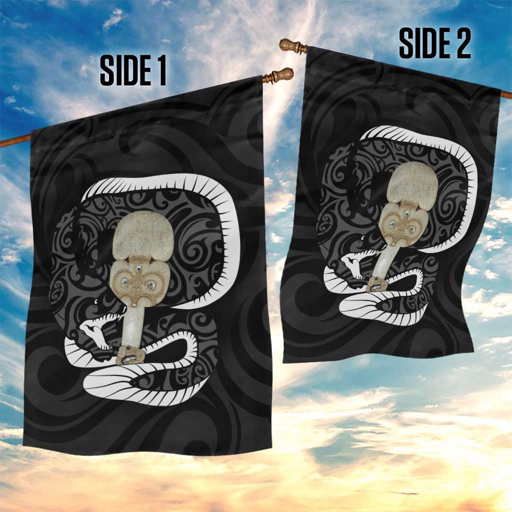 Black New Zealand Eel Garden Flag Aotearoa Maori Tuna With Kotiate Weapon LT14 - Polynesian Pride