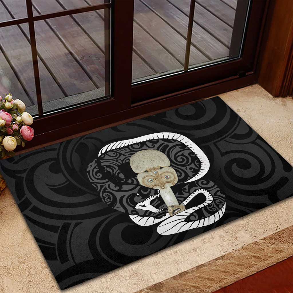 Black New Zealand Eel Rubber Doormat Aotearoa Maori Tuna With Kotiate Weapon LT14 - Polynesian Pride