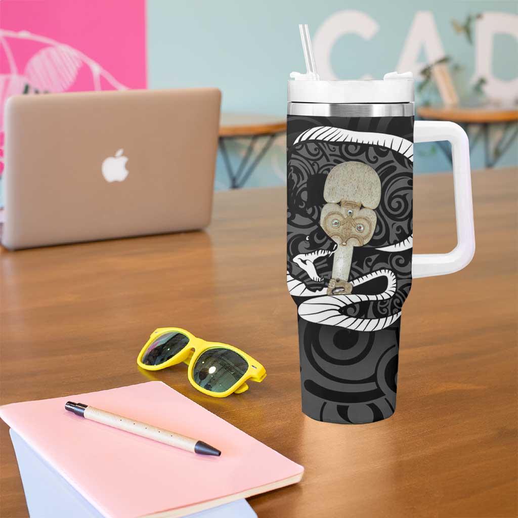 Black New Zealand Eel Tumbler With Handle Aotearoa Maori Tuna With Kotiate Weapon LT14 - Polynesian Pride