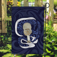 Blue New Zealand Eel Garden Flag Aotearoa Maori Tuna With Kotiate Weapon LT14 Garden Flag Blue - Polynesian Pride