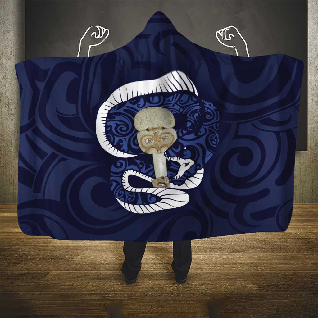 Blue New Zealand Eel Hooded Blanket Aotearoa Maori Tuna With Kotiate Weapon LT14 - Polynesian Pride