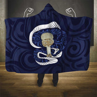 Blue New Zealand Eel Hooded Blanket Aotearoa Maori Tuna With Kotiate Weapon LT14 - Polynesian Pride