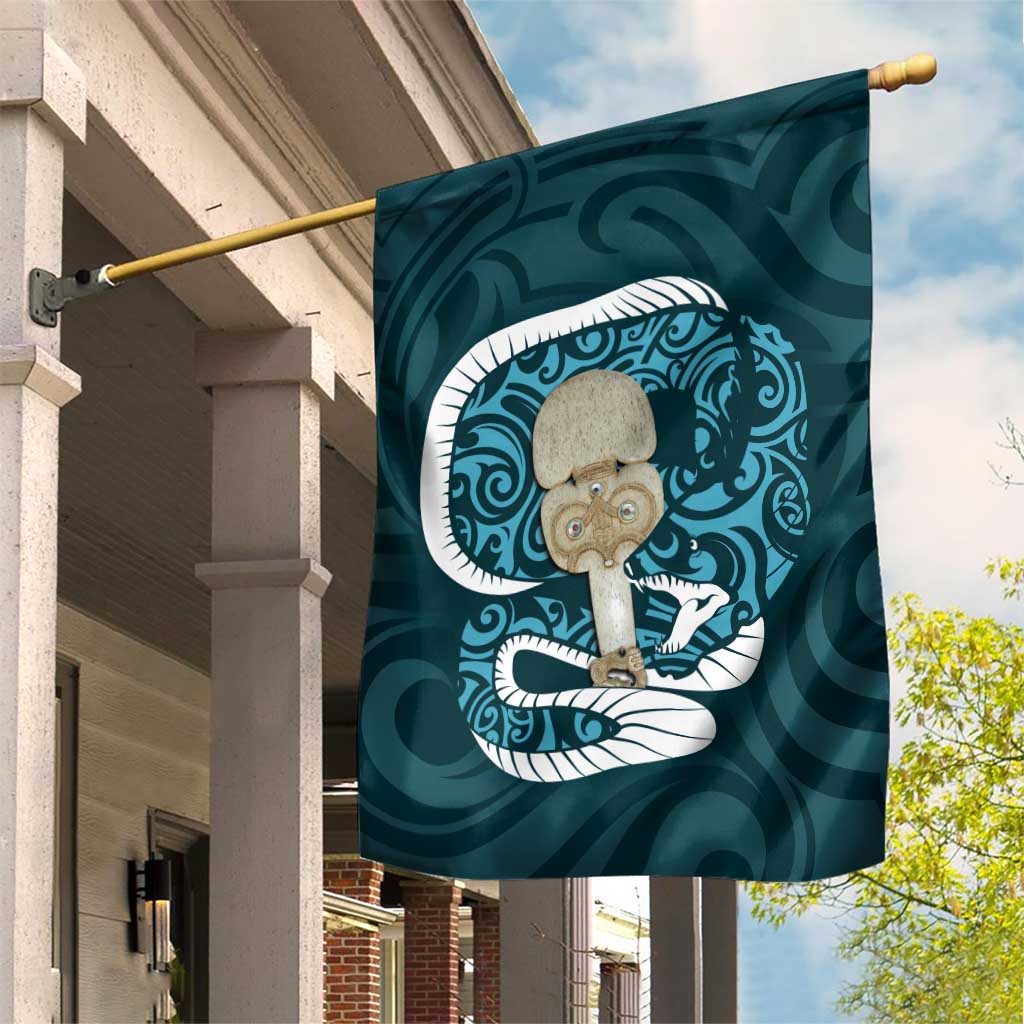 Turquoise New Zealand Eel Garden Flag Aotearoa Maori Tuna With Kotiate Weapon LT14 House Flag Turquoise - Polynesian Pride