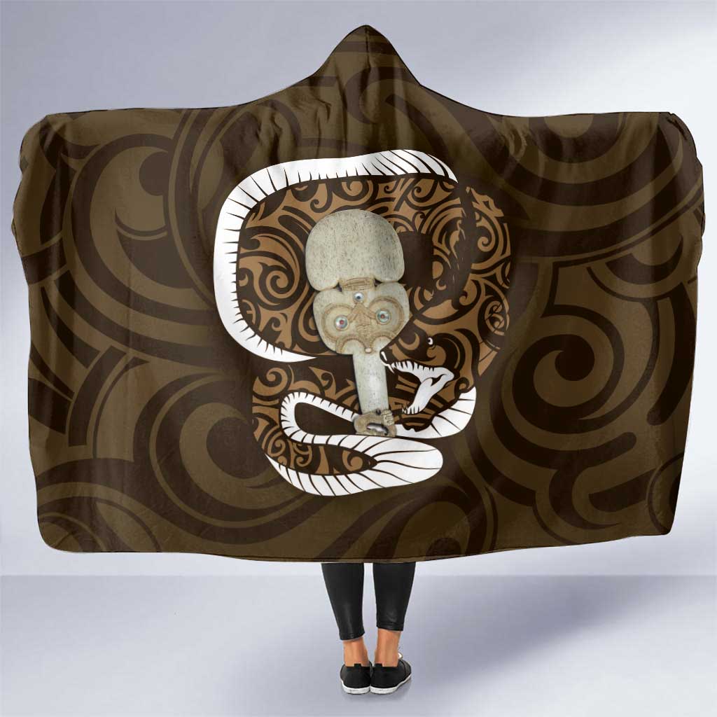 Gold New Zealand Eel Hooded Blanket Aotearoa Maori Tuna With Kotiate Weapon LT14 One Size Gold - Polynesian Pride