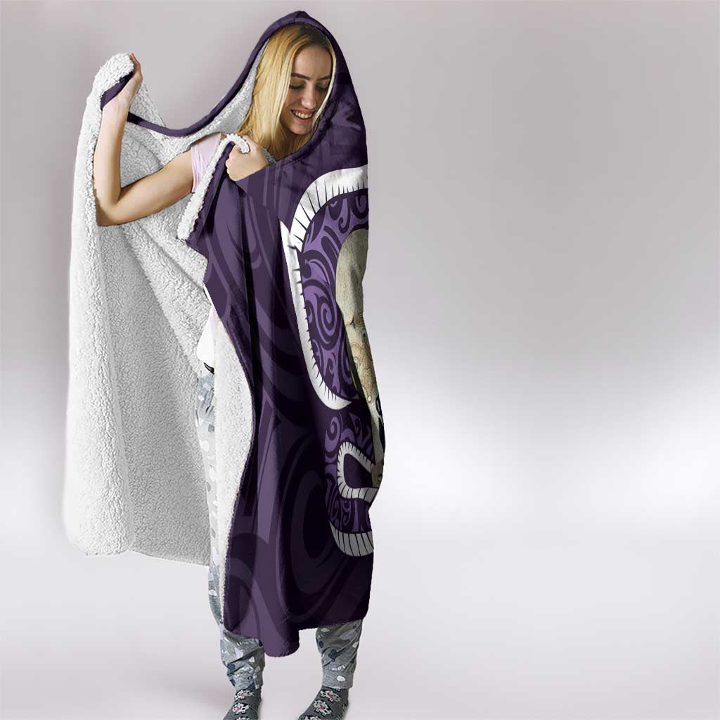 Purple New Zealand Eel Hooded Blanket Aotearoa Maori Tuna With Kotiate Weapon LT14 - Polynesian Pride