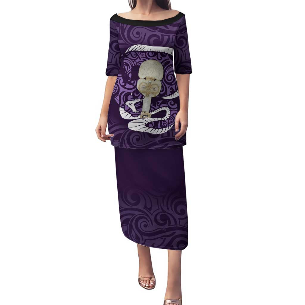 Purple New Zealand Eel Puletasi Aotearoa Maori Tuna With Kotiate Weapon LT14 Long Dress Purple - Polynesian Pride