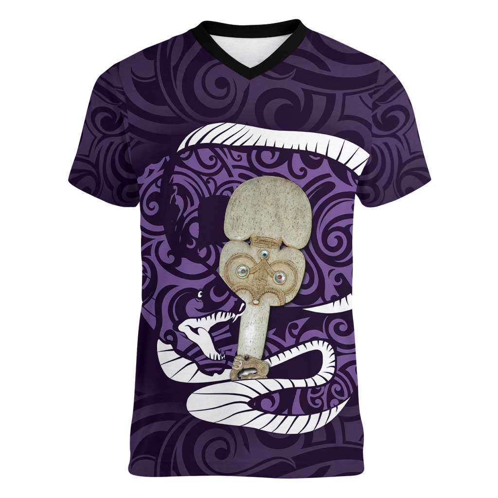 Purple New Zealand Eel Women V-Neck T-Shirt Aotearoa Maori Tuna With Kotiate Weapon