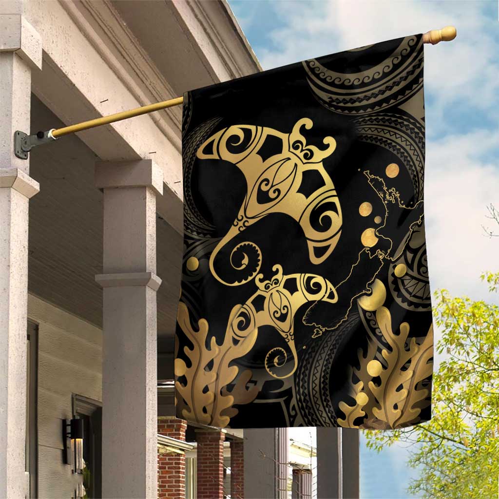 Black And Gold Aotearoa Whai Garden Flag NZ Stingrays Maori Curves Style LT14 House Flag Gold - Polynesian Pride