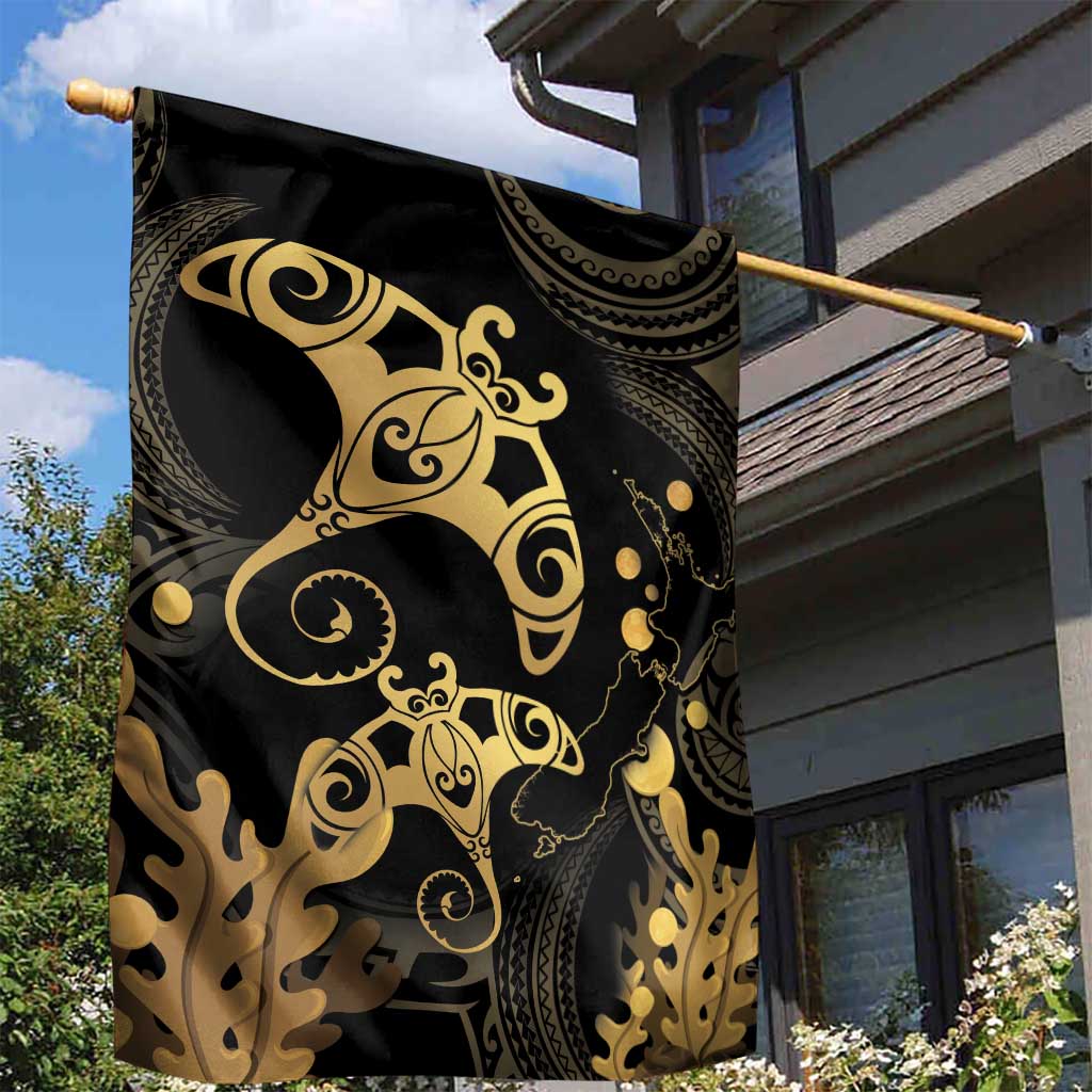 Black And Gold Aotearoa Whai Garden Flag NZ Stingrays Maori Curves Style LT14 - Polynesian Pride