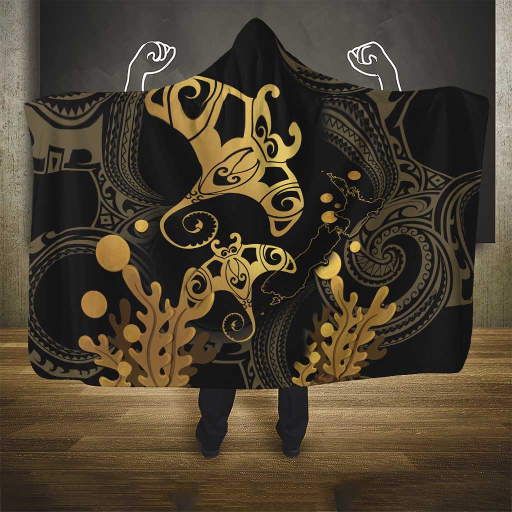 Black And Gold Aotearoa Whai Hooded Blanket NZ Stingrays Maori Curves Style LT14 - Polynesian Pride