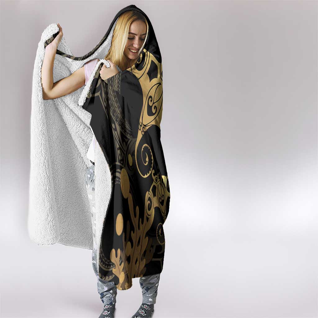 Black And Gold Aotearoa Whai Hooded Blanket NZ Stingrays Maori Curves Style LT14 - Polynesian Pride