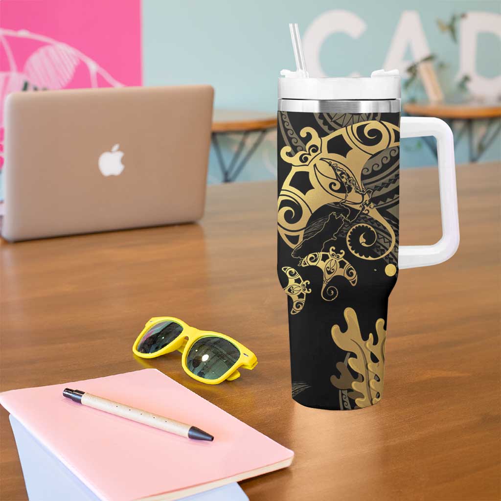 Black And Gold Aotearoa Whai Tumbler With Handle NZ Stingrays Maori Curves Style LT14 - Polynesian Pride