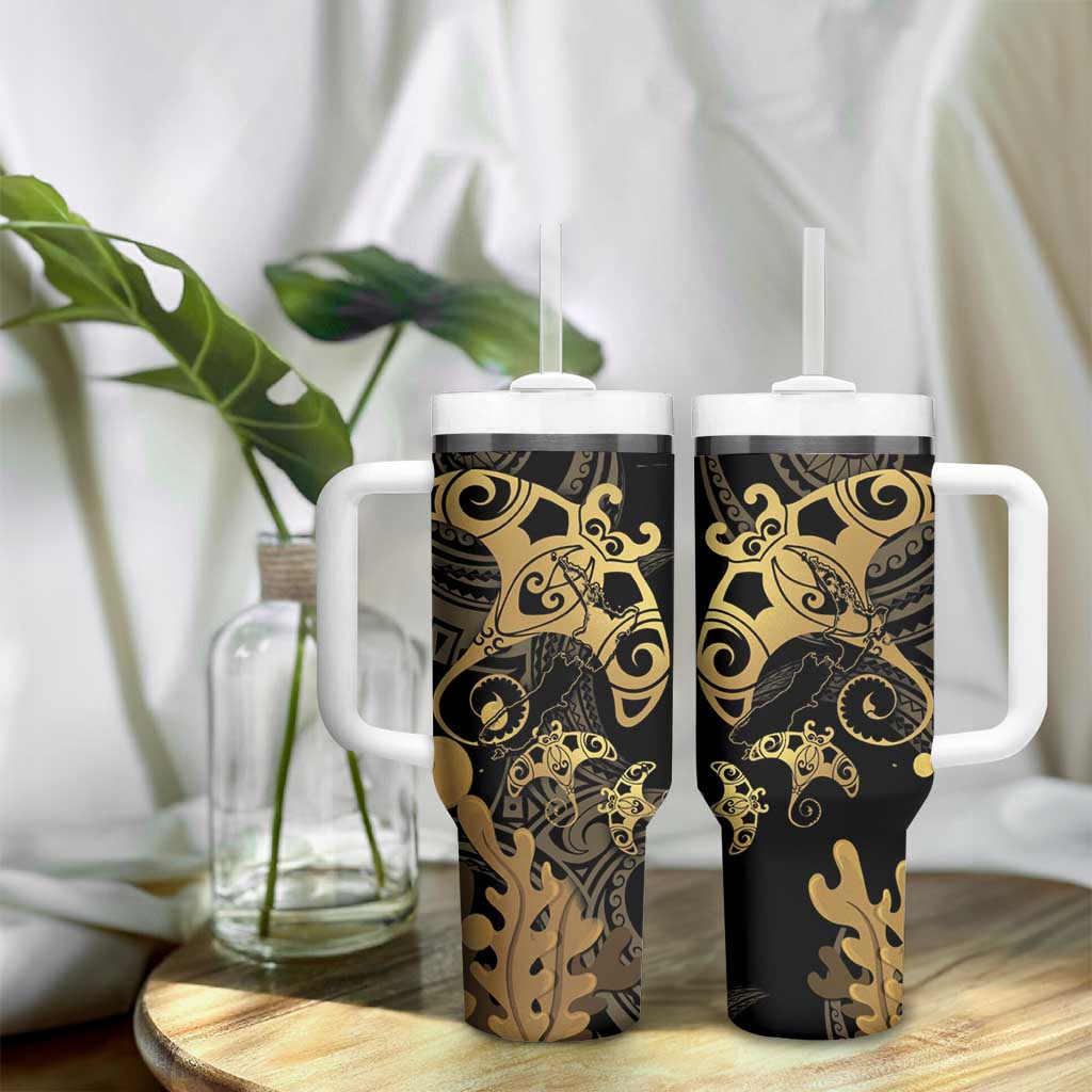Black And Gold Aotearoa Whai Tumbler With Handle NZ Stingrays Maori Curves Style LT14 - Polynesian Pride