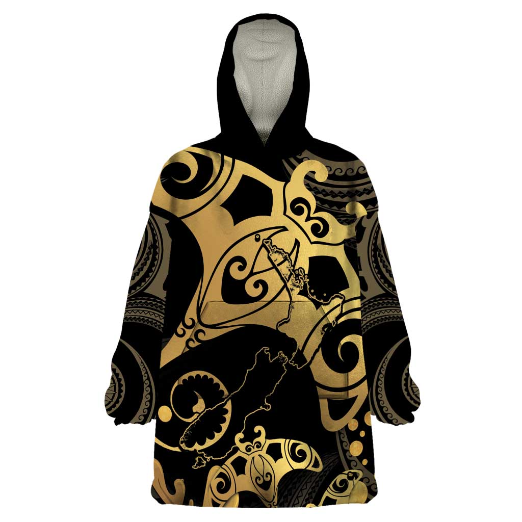 Black And Gold Aotearoa Whai Wearable Blanket Hoodie NZ Stingrays Maori Curves Style