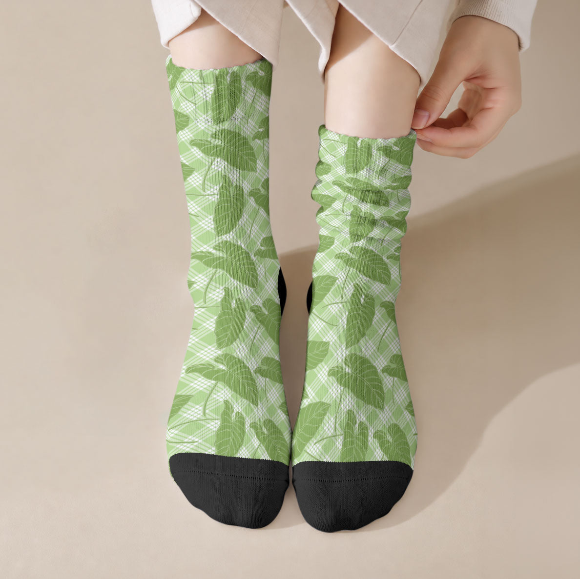 Green Hawaii Kalo Palaka Motifs Crew Socks Hawaiian Taro Leaves Elegant Vibes