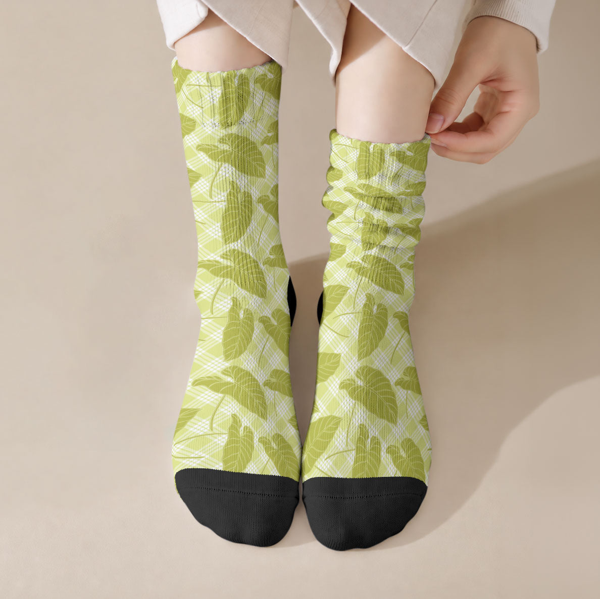 Lime Green Hawaii Kalo Palaka Motifs Crew Socks Hawaiian Taro Leaves Elegant Vibes