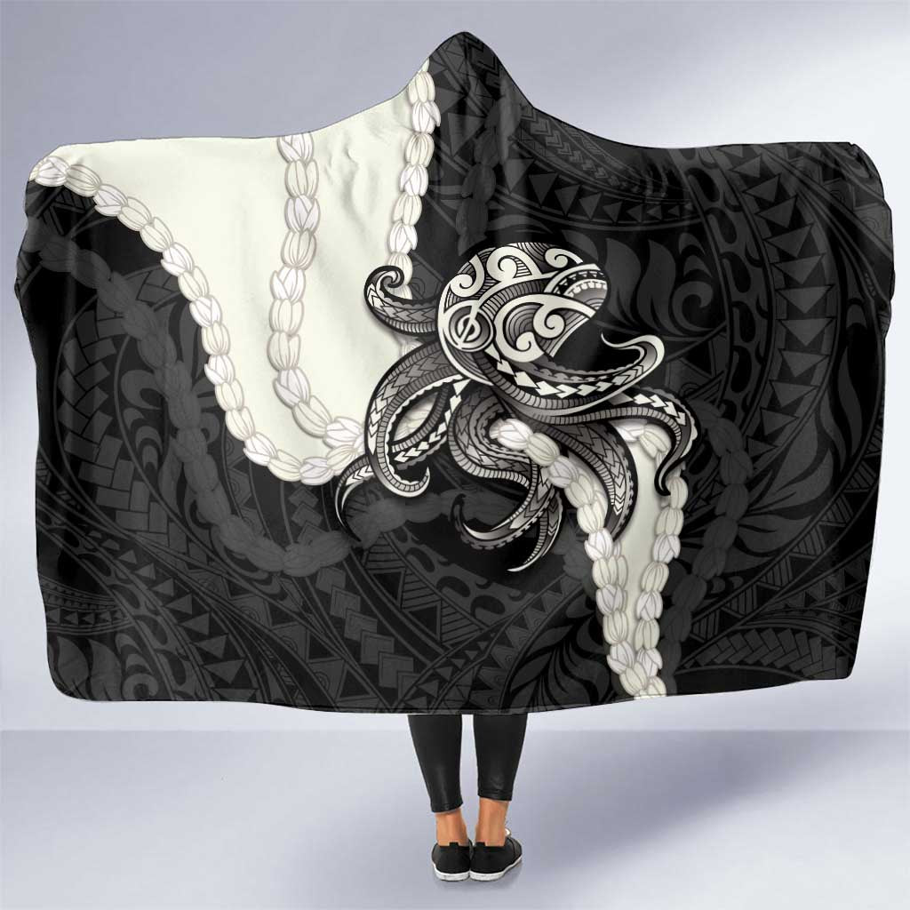 Black Polynesia Tribal Octopus Tattoo Hooded Blanket Pikake Lei Polynesian Pattern